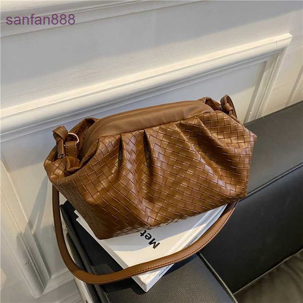 designer bag bottegs venets jodie fashion net red foreigntyle cloudolid color woven multi-coloroft pu op39
designer bag bottegs venets jodie fashion net red foreigntyle cloudolid color woven multi-coloroft pu op39