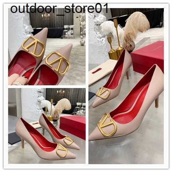 dress shoes luxury designer candy department fashion daily single shoe pointed shallow mouth high heels valentinoe''valentinoity y, Black 
dress shoes luxury designer candy department fashion daily single shoe pointed shallow mouth high heels valentinoe''valentinoity y, Black