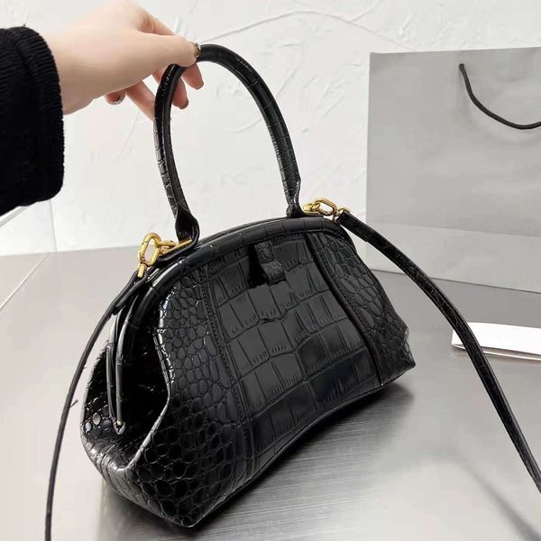 evening bags shoulder bags 2022 designer women tote bag crocodile pattern ladies handbags genuine leather shell shoulder bags wallets female
evening bags shoulder bags 2022 designer women tote bag crocodile pattern ladies handbags genuine leather shell shoulder bags wallets female