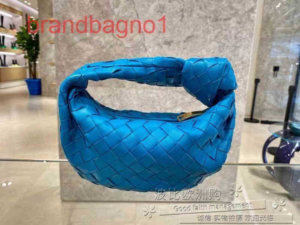 venetas bottegav authentic baodiejia classic jodie woven knotting ox horn bag one shoulder portable designers bag crossbody with the logo
venetas bottegav authentic baodiejia classic jodie woven knotting ox horn bag one shoulder portable designers bag crossbody with the logo