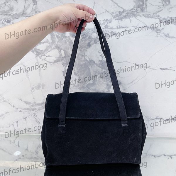 french womens vinatge daily casual suitcase bags large capacity jumbo briefcase silver turn lock shoulder handbags luxury designer outdoor s
french womens vinatge daily casual suitcase bags large capacity jumbo briefcase silver turn lock shoulder handbags luxury designer outdoor s