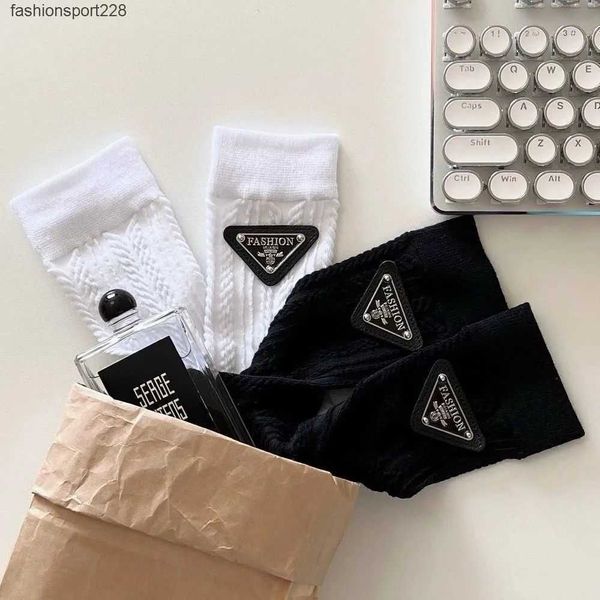 shoe parts accessories designer socks prads summer fashion heavy industry triangle leather middle tube sock embossed patterns light luxury s, White;pink
shoe parts accessories designer socks prads summer fashion heavy industry triangle leather middle tube sock embossed patterns light luxury s, White;pink