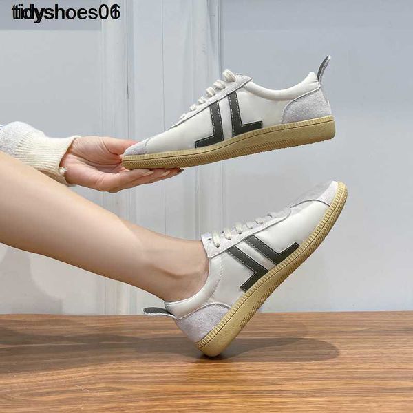 2022 spring leisure round head color contrast forrest gump leather sports grape mom little white shoes girl, Black
2022 spring leisure round head color contrast forrest gump leather sports grape mom little white shoes girl, Black