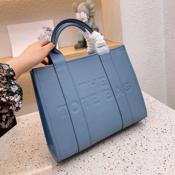 the tote bag women designers bags handbags messenger single shoulder fashionable style women's boutique bag exquisite color matching
the tote bag women designers bags handbags messenger single shoulder fashionable style women's boutique bag exquisite color matching