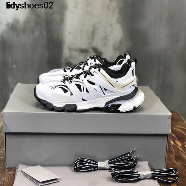paris third generation daddy shoes track3 0 thick soled sports and leisure shoes thick soled breathable men's and women's fashion
paris third generation daddy shoes track3 0 thick soled sports and leisure shoes thick soled breathable men's and women's fashion