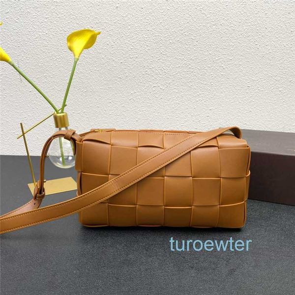 bottegas designer bags venetas women cassette handbags genuine leather with the knitted underarm pillow bag calfskin large capacity bag er1h
bottegas designer bags venetas women cassette handbags genuine leather with the knitted underarm pillow bag calfskin large capacity bag er1h