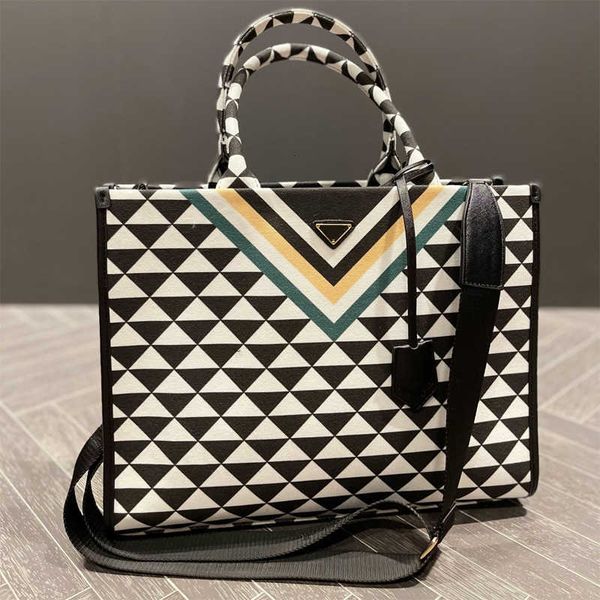 luxurys handbags designer brand bags fashion women tote shopping classic shoulder crossbody messenger purses wallet
luxurys handbags designer brand bags fashion women tote shopping classic shoulder crossbody messenger purses wallet