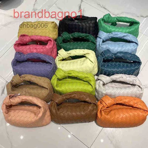 designer bottegas bag 2022 venetas bvenet s woven knotted mini ox horn single shoulder portable clou designers bag crossbody with the logo
designer bottegas bag 2022 venetas bvenet s woven knotted mini ox horn single shoulder portable clou designers bag crossbody with the logo