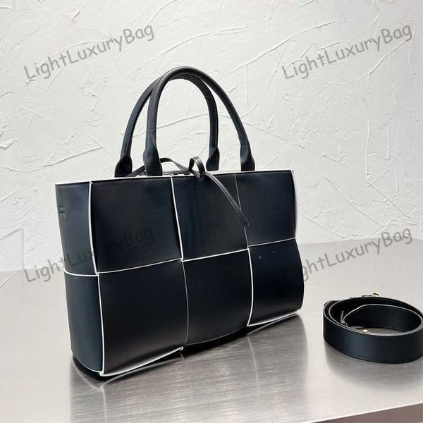 tote bag designer leather high capacity wallet quality crossbody for women classic famous brand eye-catching purses 220311
tote bag designer leather high capacity wallet quality crossbody for women classic famous brand eye-catching purses 220311