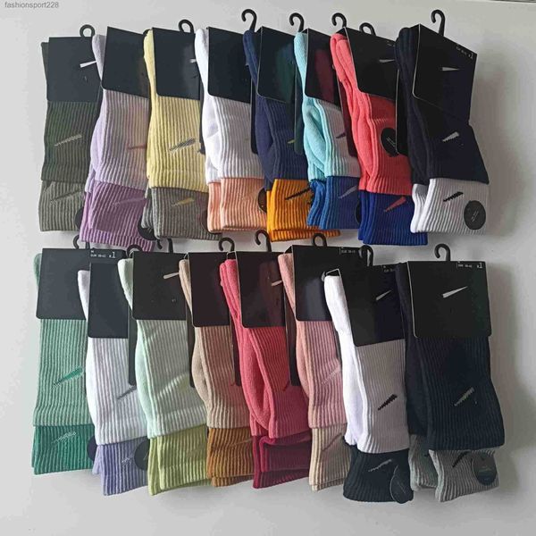 designer socks fashion brand color splicing men women lovers thickened towel bottom outdoor sports basketball socks, White;pink
designer socks fashion brand color splicing men women lovers thickened towel bottom outdoor sports basketball socks, White;pink
