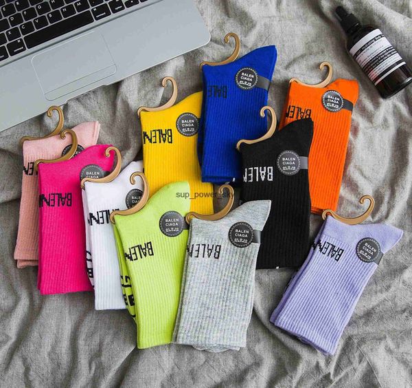 balencaigass designer socks hosiery 22ss autumn winter new fashion brand womens sock alphabet family women medium tube sockings candy color, Black;white
balencaigass designer socks hosiery 22ss autumn winter new fashion brand womens sock alphabet family women medium tube sockings candy color, Black;white