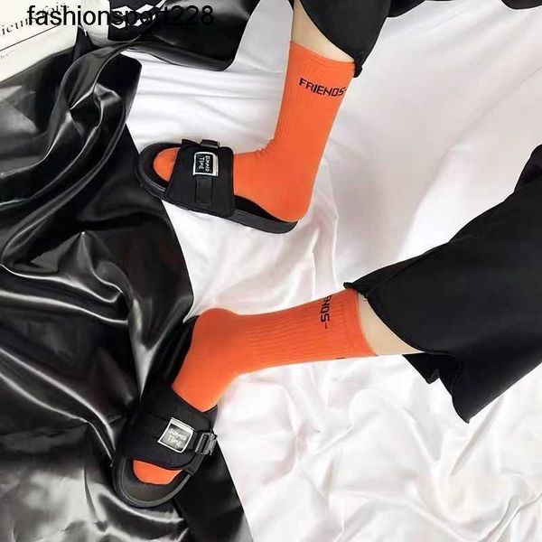 designer socks v-shaped fashion brand medium tube men women large long tube skateboard basketball socks, White;pink
designer socks v-shaped fashion brand medium tube men women large long tube skateboard basketball socks, White;pink