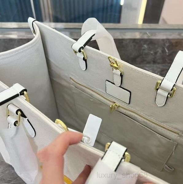 crossbody practical capacity women canvas embroidery totes lady elegance fashion luxury brand shop bag designer new style emboing wallet gyx
crossbody practical capacity women canvas embroidery totes lady elegance fashion luxury brand shop bag designer new style emboing wallet gyx