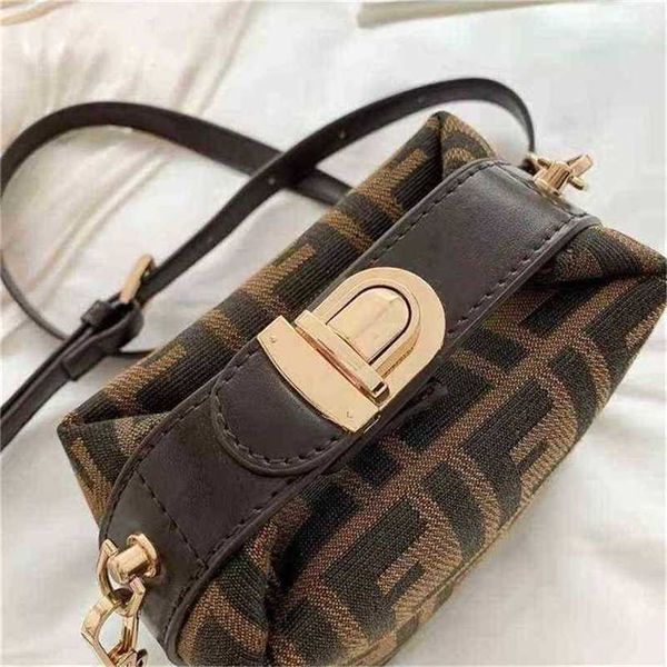 60% off 2023 designer bag trend bags lunch women's mini vintage middle ancient armpit old flower stick hand
60% off 2023 designer bag trend bags lunch women's mini vintage middle ancient armpit old flower stick hand