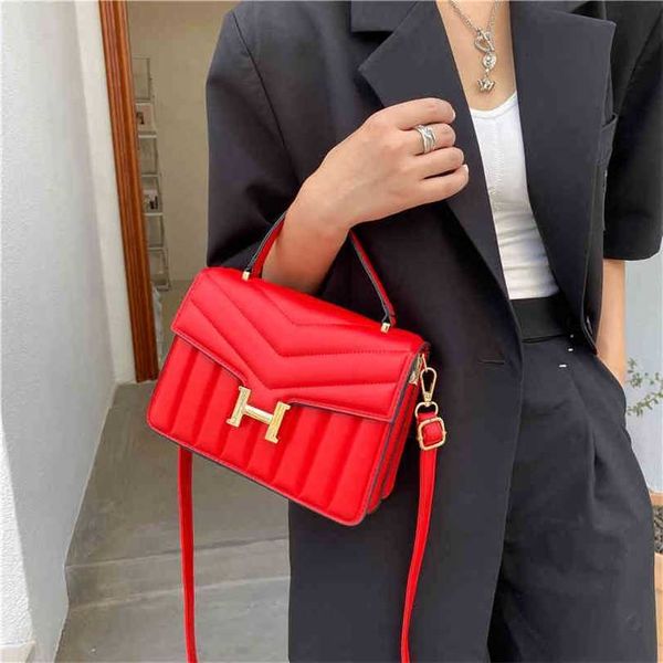 70% off 2023 designer bag women's summer popular lingge embroidered thread portable small square single messenger women's
70% off 2023 designer bag women's summer popular lingge embroidered thread portable small square single messenger women's