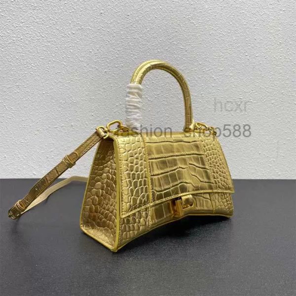 large crocodile pattern handbag real cowhide luxury designer bags unique tote bag rounded and smooth arched arcs messenger bag metal alp sur
large crocodile pattern handbag real cowhide luxury designer bags unique tote bag rounded and smooth arched arcs messenger bag metal alp sur