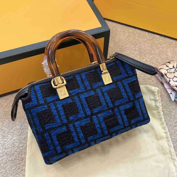women's mini designer handbag classic letter pattern women's fashionable messenger bag 221005
women's mini designer handbag classic letter pattern women's fashionable messenger bag 221005