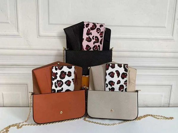 luxurys designers wallets purse bag fashion short victorine wallet embossed empreinte classic pallas card holder zippy coin purses 2022, Red;black
luxurys designers wallets purse bag fashion short victorine wallet embossed empreinte classic pallas card holder zippy coin purses 2022, Red;black