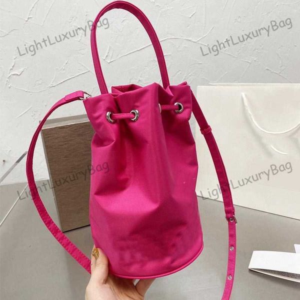 canvas bucket shoulder bag designer leather wallet simple wild crossbody for women classic famous brand shopping purses 220204
canvas bucket shoulder bag designer leather wallet simple wild crossbody for women classic famous brand shopping purses 220204