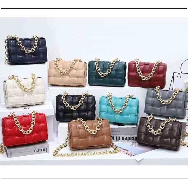 crossbody bottegas bags venetas classic thick woven cassette chain leather messenger pillow portable shoulder soft women's small square
crossbody bottegas bags venetas classic thick woven cassette chain leather messenger pillow portable shoulder soft women's small square