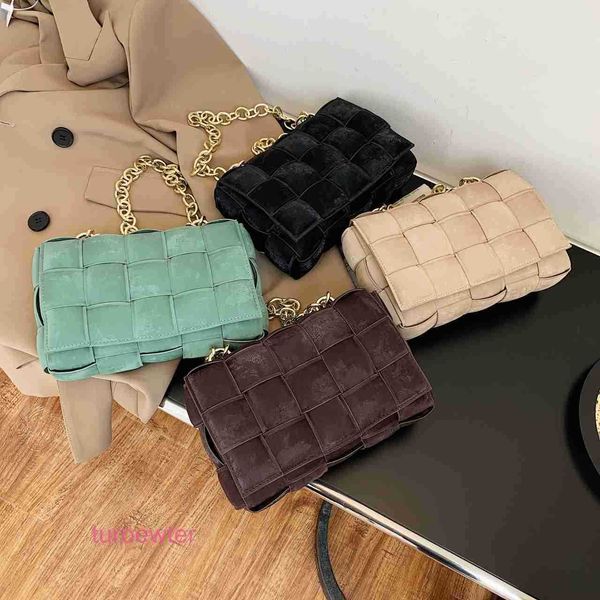 bottegas designer bags venetas women cassette handbags genuine leather with the fashionable metal thick chain woven frosted portable 2d9t
bottegas designer bags venetas women cassette handbags genuine leather with the fashionable metal thick chain woven frosted portable 2d9t
