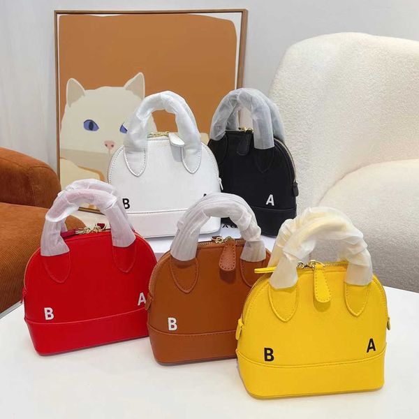 designers bags luxurys women handbag shoulder bag fashion lady wallet casual and versatile shell package 5 colors style very
designers bags luxurys women handbag shoulder bag fashion lady wallet casual and versatile shell package 5 colors style very