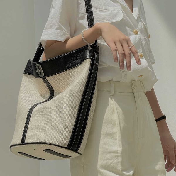 shoulder bags handbags autumn winter shoulder messenger bag korean niche tote bag large capacity bucket simple versatile bucket bag 220909
shoulder bags handbags autumn winter shoulder messenger bag korean niche tote bag large capacity bucket simple versatile bucket bag 220909