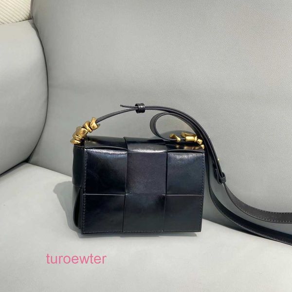 bottegas designer bags venetas women cassette handbags genuine leather with the 2022 new same cowhide woven small square bag leisure xago
bottegas designer bags venetas women cassette handbags genuine leather with the 2022 new same cowhide woven small square bag leisure xago