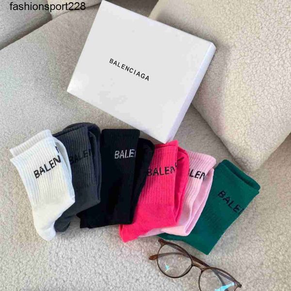 designer socks luxury balencaigass high tube stockings cotton color men women fashion instep pile sock sports basketball socks net red, White;pink
designer socks luxury balencaigass high tube stockings cotton color men women fashion instep pile sock sports basketball socks net red, White;pink