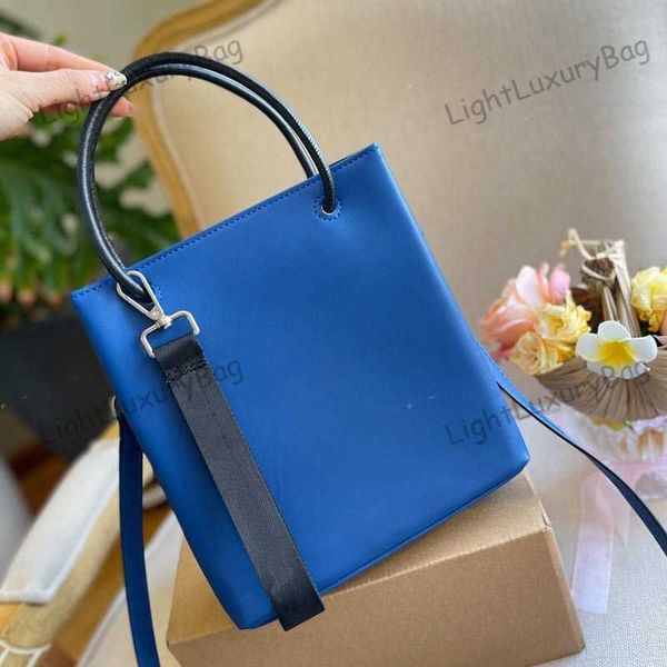 fashion light luxury shoulder bag designer leather wallet quality simple crossbody for women classic famous brand shopping purses 220204
fashion light luxury shoulder bag designer leather wallet quality simple crossbody for women classic famous brand shopping purses 220204
