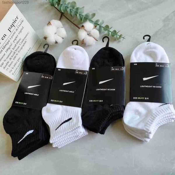 designer socks fashion brand men women classic black white four season thin short medium long tube cotton casual sports socks, White;pink
designer socks fashion brand men women classic black white four season thin short medium long tube cotton casual sports socks, White;pink
