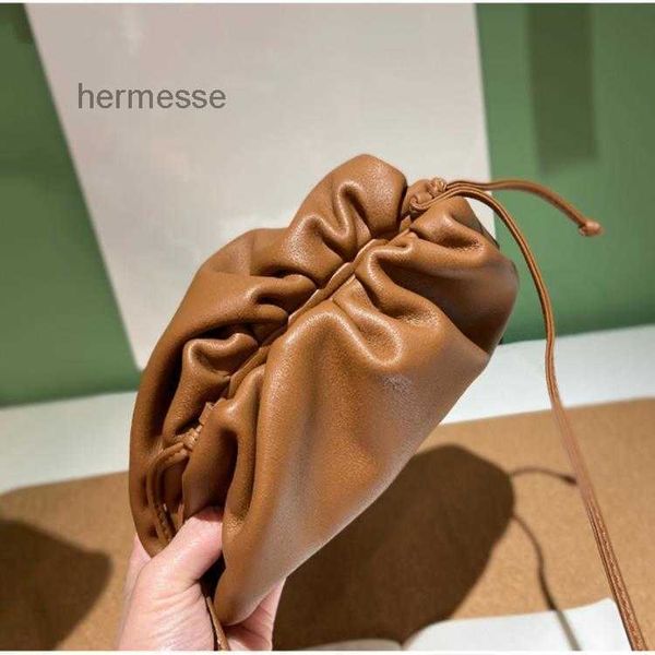 evening bags bottegs v designer pleated bag grab cloud bag new niche design handbag versatile messenger leather soft leather womens handbags
evening bags bottegs v designer pleated bag grab cloud bag new niche design handbag versatile messenger leather soft leather womens handbags