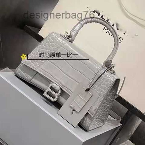 hourglass bbalencaigass designer bag 2022 handbag crocodile pattern high-grade minority messenger women's bag single shoulder 1450
hourglass bbalencaigass designer bag 2022 handbag crocodile pattern high-grade minority messenger women's bag single shoulder 1450