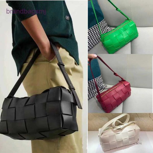 bag bottegas cassette venetas home b large capacity cowhide woven pillow bag fashionable hand-held single shoulder underarm
bag bottegas cassette venetas home b large capacity cowhide woven pillow bag fashionable hand-held single shoulder underarm