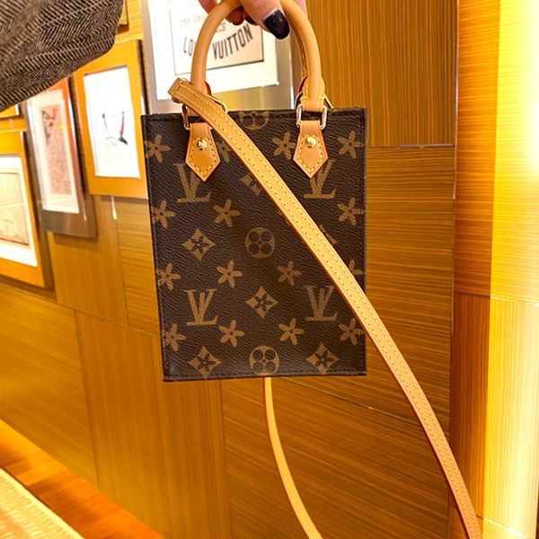 luxury designers shoulder clutch bags handbag tote crossbody shopping bag purses letters flowers floral one handle wallet backpack louise vu
luxury designers shoulder clutch bags handbag tote crossbody shopping bag purses letters flowers floral one handle wallet backpack louise vu