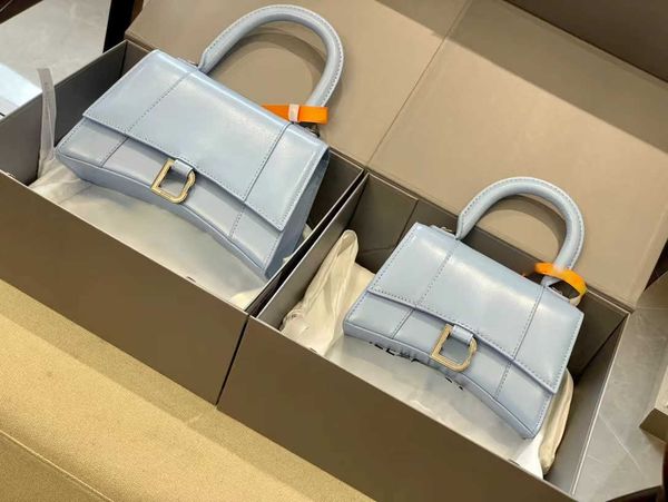 2022 fashion women handbag luxury designer bags light blue leather embroidery multicolor single shoulder large capacity bucket bag crossbody, Red;black
2022 fashion women handbag luxury designer bags light blue leather embroidery multicolor single shoulder large capacity bucket bag crossbody, Red;black