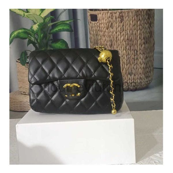 designer channel bag tote shoulder messenger handbag fashion luxurious golden bead square rhombus pattern leather makeup even bag
designer channel bag tote shoulder messenger handbag fashion luxurious golden bead square rhombus pattern leather makeup even bag