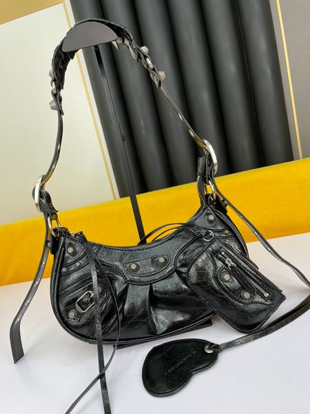 designer bag 2022 new style luxury designer motorcycle bag leather women's mens tote classic hangbag half moon clutch le cagole crossbo
designer bag 2022 new style luxury designer motorcycle bag leather women's mens tote classic hangbag half moon clutch le cagole crossbo