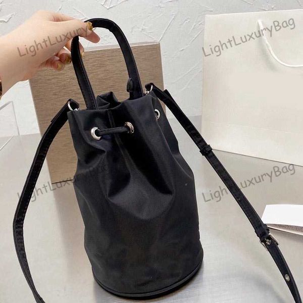 5a canvas bucket shoulder bag designer leather wallet simple wild crossbody for women classic famous brand shopping purses 220204
5a canvas bucket shoulder bag designer leather wallet simple wild crossbody for women classic famous brand shopping purses 220204