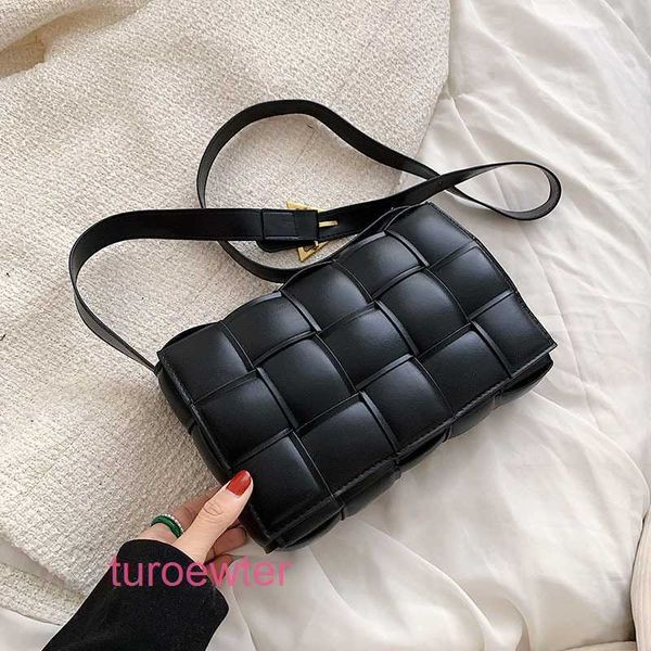 designer luxury women bag bottegas handbag fashion inclined shoulder womens bags versatile purses totes large capacity saddle venetas wallet
designer luxury women bag bottegas handbag fashion inclined shoulder womens bags versatile purses totes large capacity saddle venetas wallet