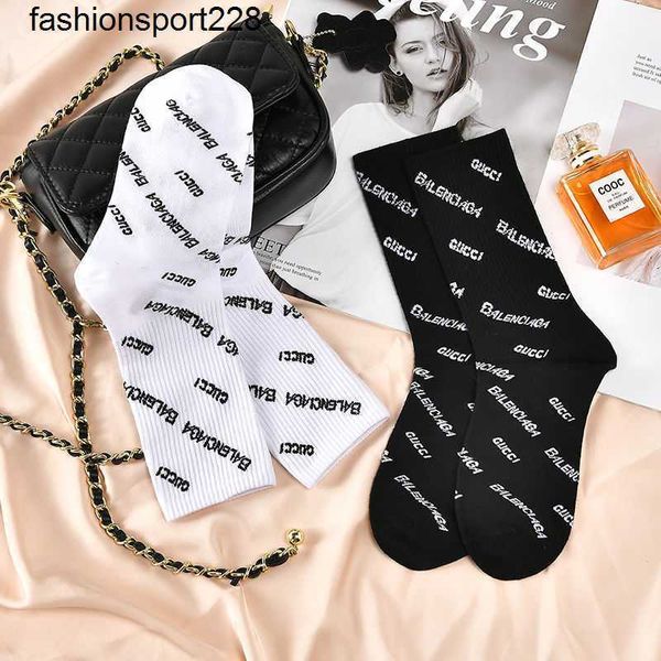 designer socks luxury balencaigass aristocratic autumn winter new versatile fashion trend mid tube stockings all cotton letters socks, White;pink
designer socks luxury balencaigass aristocratic autumn winter new versatile fashion trend mid tube stockings all cotton letters socks, White;pink
