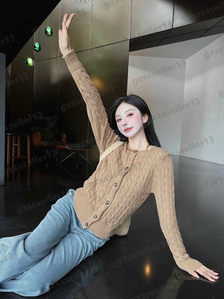 designer cardigan womens sweater small chest embroidery logo twist women sweaters classic autumn knit jacket cardigans women clothing 0912, White;black
designer cardigan womens sweater small chest embroidery logo twist women sweaters classic autumn knit jacket cardigans women clothing 0912, White;black
