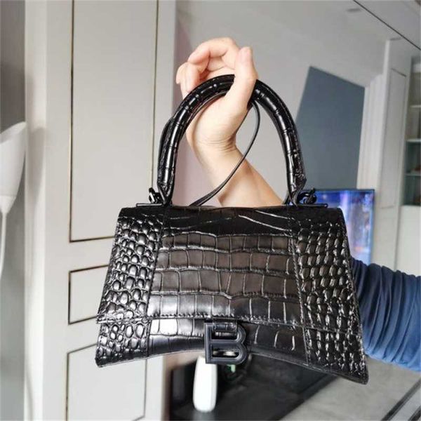 designer balencaigass trendy bags beauty red valley 2022 net family bag leather women's crocodile b-shaped hourglass single shoulder
designer balencaigass trendy bags beauty red valley 2022 net family bag leather women's crocodile b-shaped hourglass single shoulder