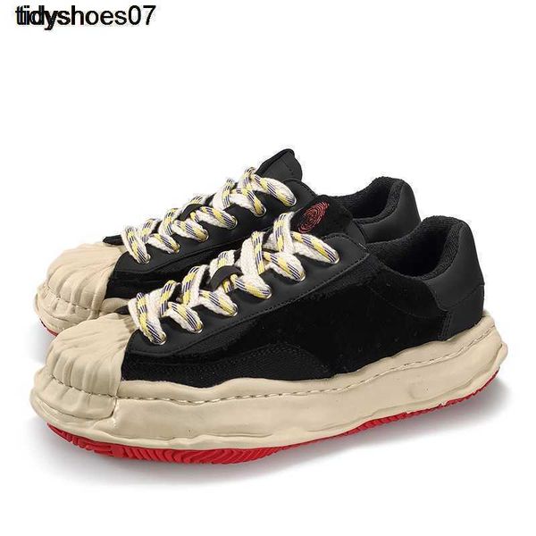 niche design casual and versatile fashion men's thick mihara yasuhiro shell head dissolving board men's shoes, Black
niche design casual and versatile fashion men's thick mihara yasuhiro shell head dissolving board men's shoes, Black