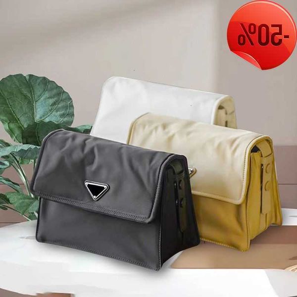 designer bag nylon men's one shoulder diagonal msenger p family classic re cini lined flap factory direct sale
designer bag nylon men's one shoulder diagonal msenger p family classic re cini lined flap factory direct sale