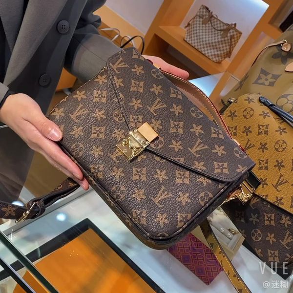 luxurys designers bags women handbag messenger bag elegant shoulder crossbody shopping tote wallet louise purse vutton crossbody viuton
luxurys designers bags women handbag messenger bag elegant shoulder crossbody shopping tote wallet louise purse vutton crossbody viuton