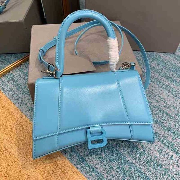 italy balenciga handbag designer high-grade cowhide 2022 crocodile b hourglass bag personalized texture versatile one shoulder diagonal b-sh
italy balenciga handbag designer high-grade cowhide 2022 crocodile b hourglass bag personalized texture versatile one shoulder diagonal b-sh