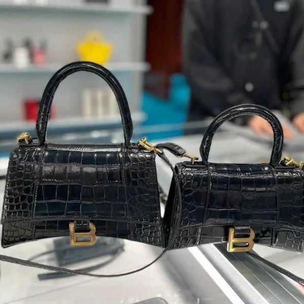 designer balenciga handbags alligator hourglass bag 2022 new leather bshaped single shoulder crossbody hand fashionable versatile women
designer balenciga handbags alligator hourglass bag 2022 new leather bshaped single shoulder crossbody hand fashionable versatile women