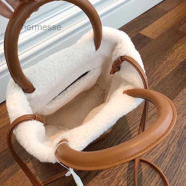 evening bags ugg designer bucket bag autumn winter 22ss new womens handbag lamb plush womens crossbody vegetable basket plush handbags
evening bags ugg designer bucket bag autumn winter 22ss new womens handbag lamb plush womens crossbody vegetable basket plush handbags