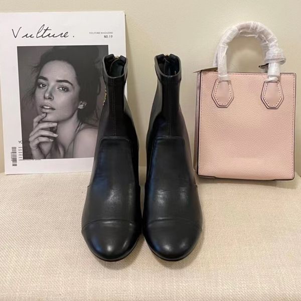 new fashion short boots luxury designer high-heeled shoes leather pointed shoes flat rubber embroidery letter zipper outdoor anti-skid warmt, Black
new fashion short boots luxury designer high-heeled shoes leather pointed shoes flat rubber embroidery letter zipper outdoor anti-skid warmt, Black